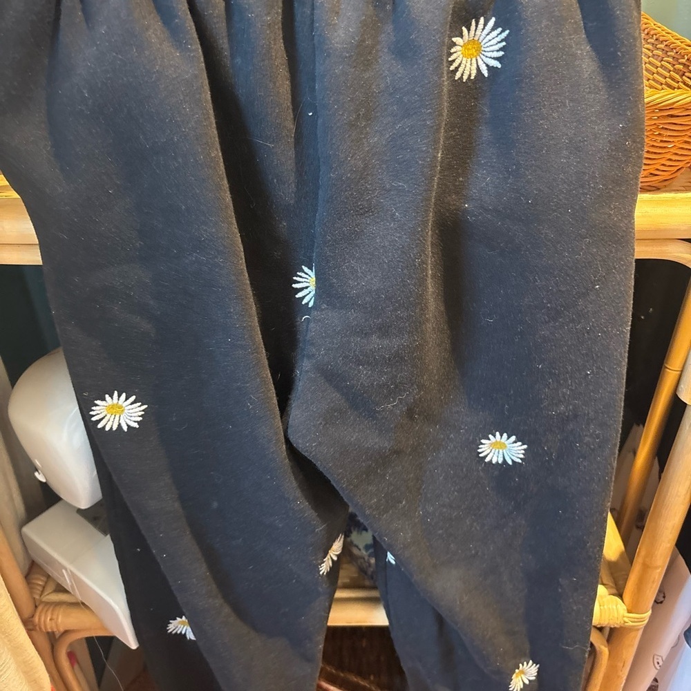 Angel Kiss Wombs Black‎ Daisy Print Sweatpants - Picture 4 of 4